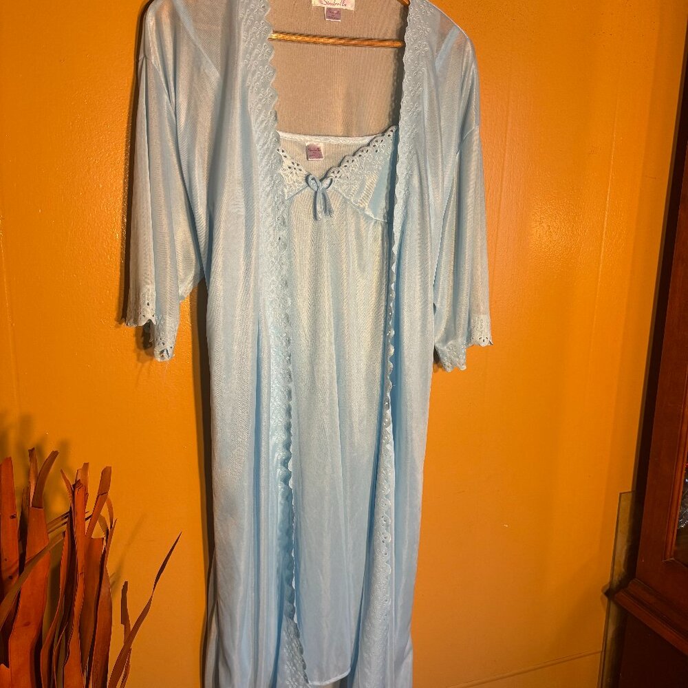 Nice Gown and matching Duster - 1X